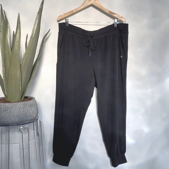 GAP GapFit woven studio joggers Black XL - Picture 7 of 9